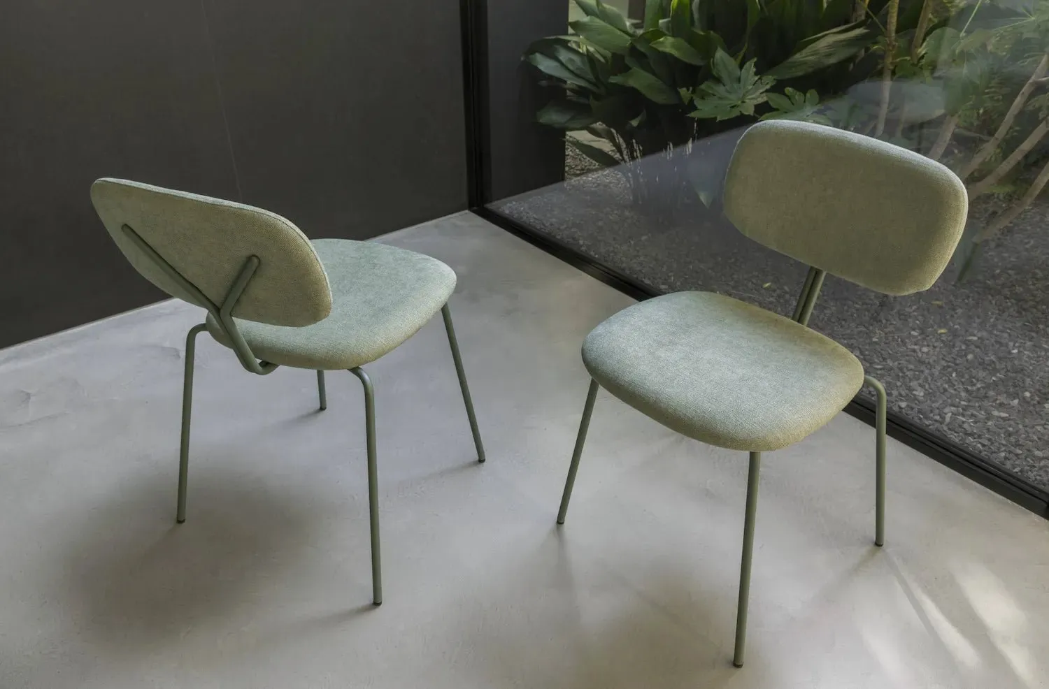 Class - Minimalist Dining Chairs